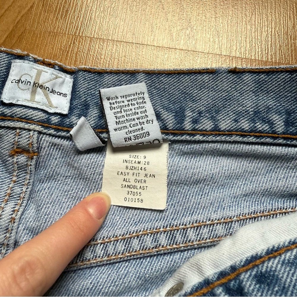 Vintage/90s Style Calvin Klein Button Fly Easy Fit Jeans - Picture 3 of 8